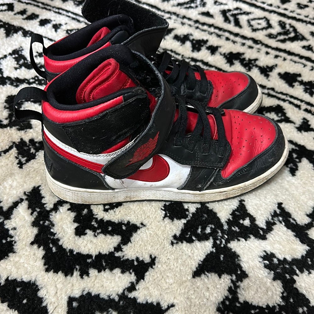 Jordan 1 red and white size 6